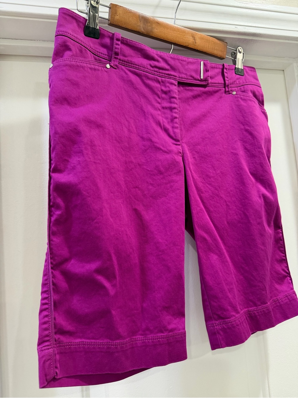 White House Black Market Fuchsia Bermuda Shorts Size 4 - Picture 4 of 14